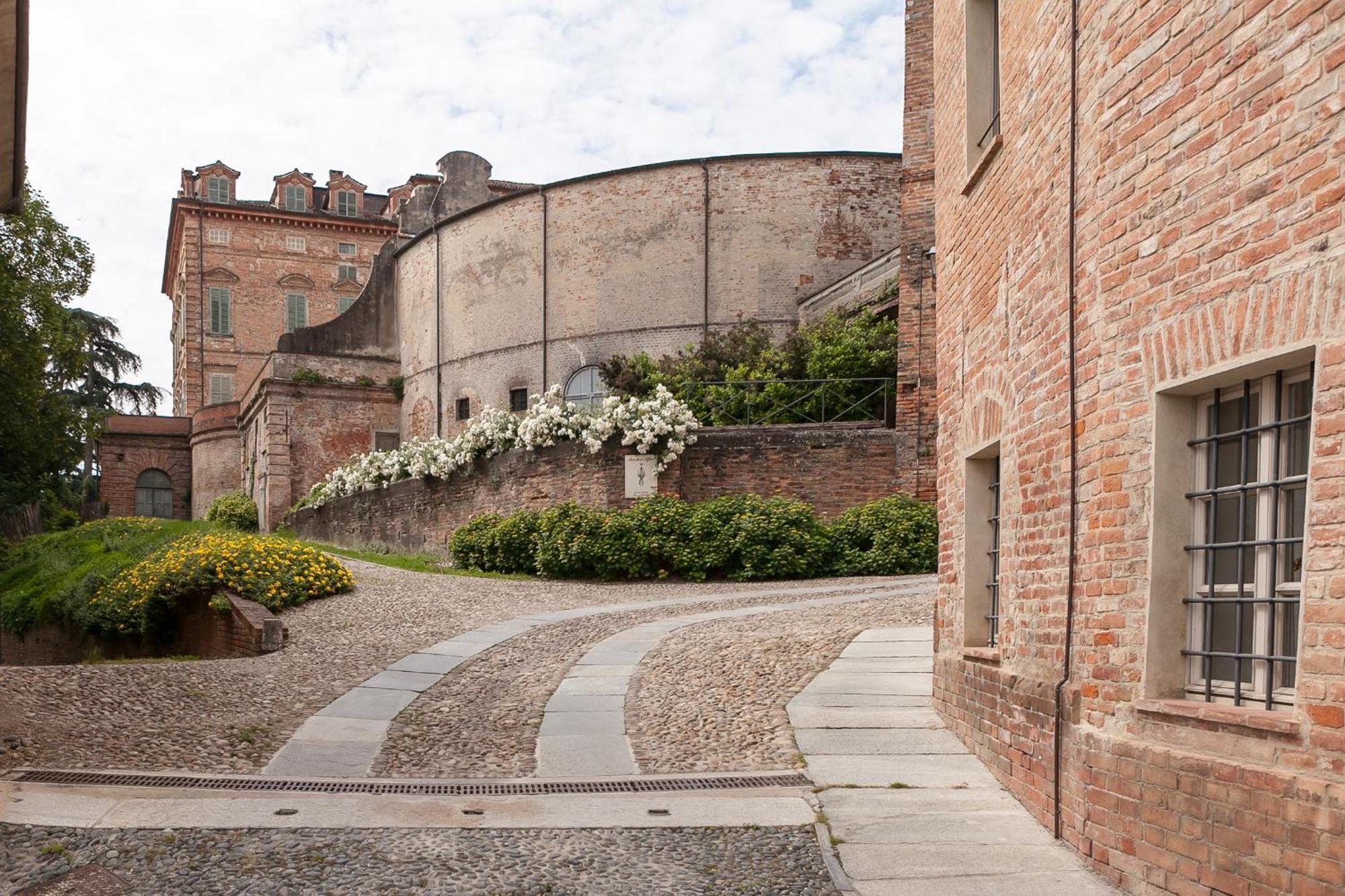 Marchesi Alfieri - Cantine E Ospitalita San Martino Alfieri Buitenkant foto