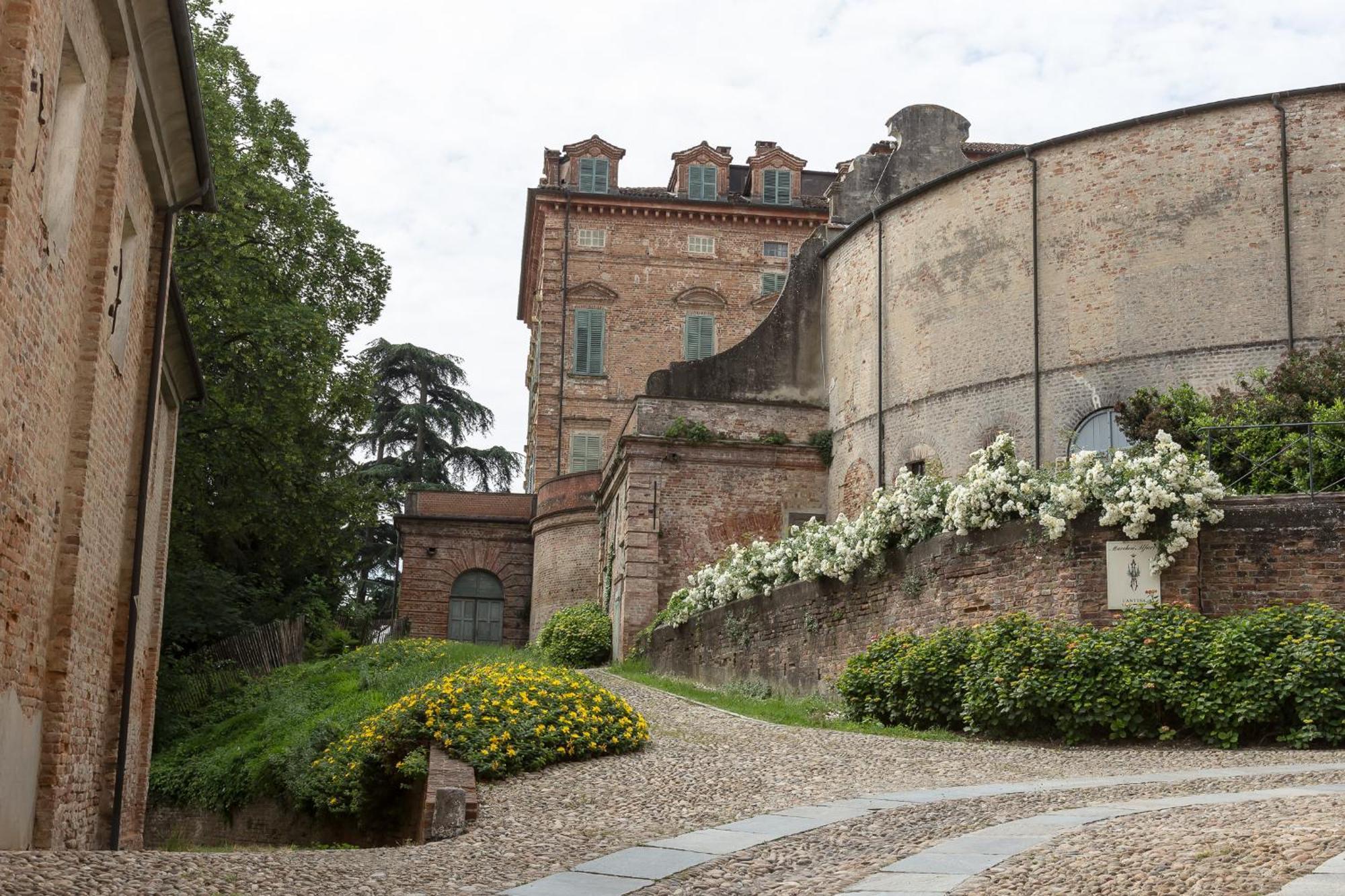 Marchesi Alfieri - Cantine E Ospitalita San Martino Alfieri Buitenkant foto