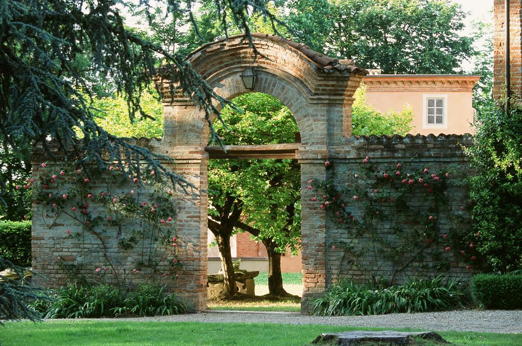 Marchesi Alfieri - Cantine E Ospitalita San Martino Alfieri Buitenkant foto