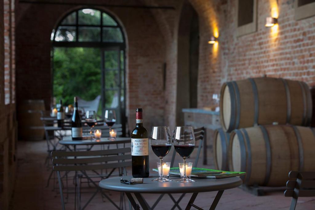 Marchesi Alfieri - Cantine E Ospitalita San Martino Alfieri Buitenkant foto