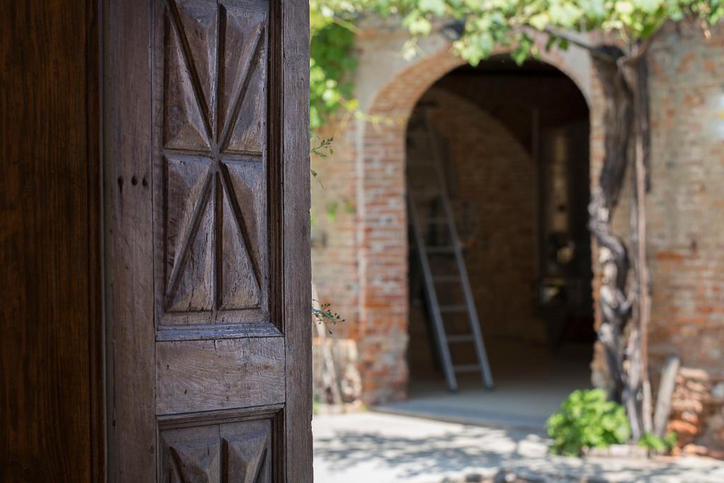 Marchesi Alfieri - Cantine E Ospitalita San Martino Alfieri Buitenkant foto